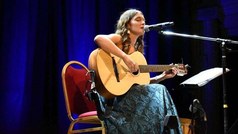 Maggie Cullen presenta show acústico en San Luis este viernes