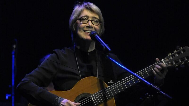 Teresa Parodi presenta "Retrato de Familia" en la vigilia del Día de la Memoria